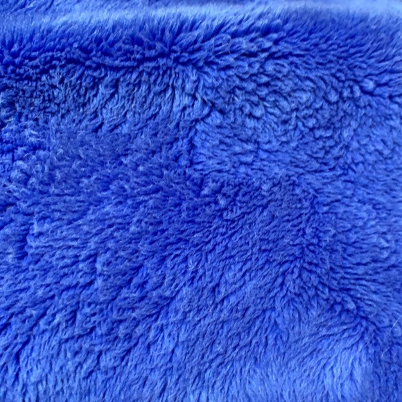 North Face Women’s Jacket.  Fluffy inside. Soft and cuddly. Size large. - Picture 8 of 9